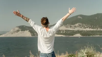 Quercetin: 9 Benefits, Side Effects & 4 Precautions