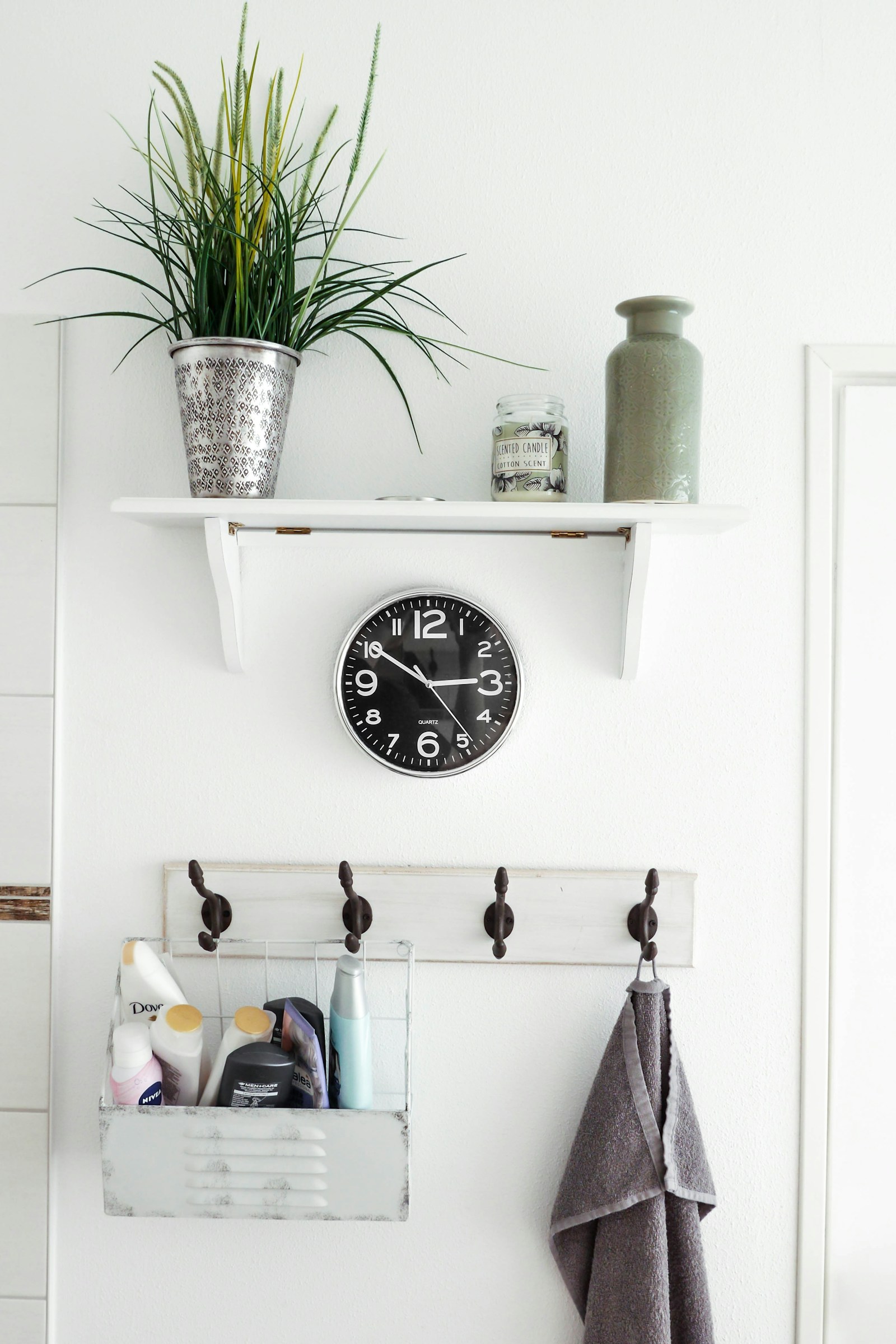 Round wall clock showing the time, a reminder to track how many times you pee a day
