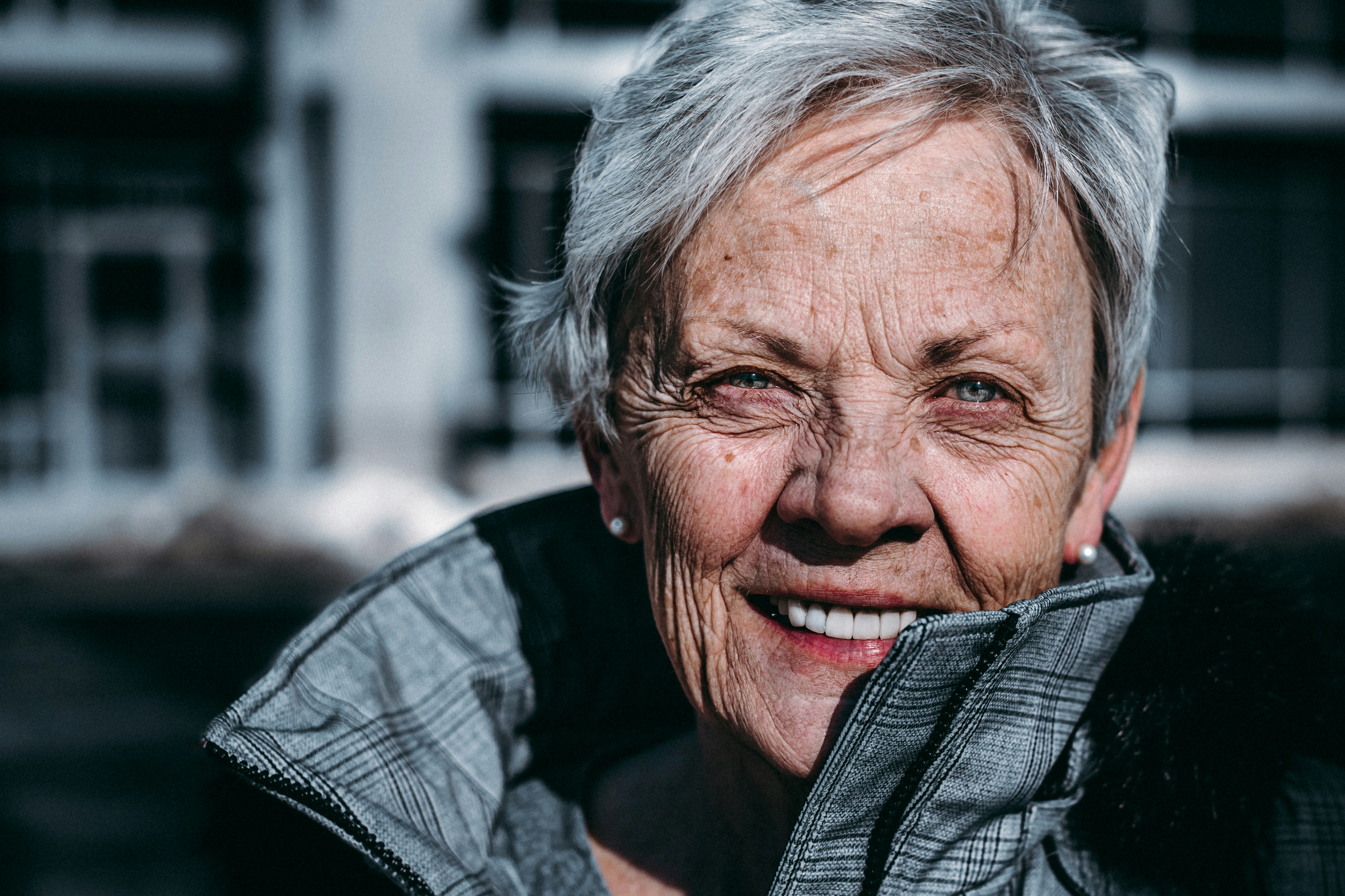 Smiling older woman in a relaxed portrait, representing healthy ageing and UTI prevention in elderly women